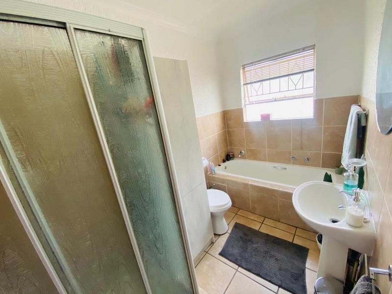 2 Bedroom Property for Sale in Buccleuch Gauteng