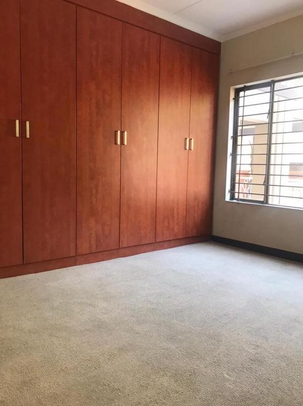 2 Bedroom Property for Sale in Sunninghill Gauteng