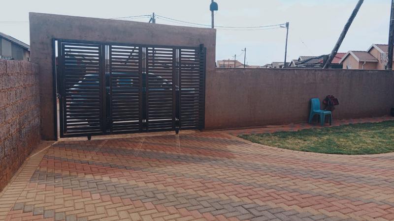 2 Bedroom Property for Sale in Protea Glen Gauteng