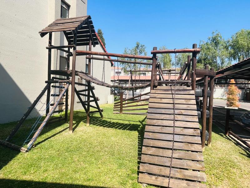 To Let 2 Bedroom Property for Rent in Lonehill Gauteng