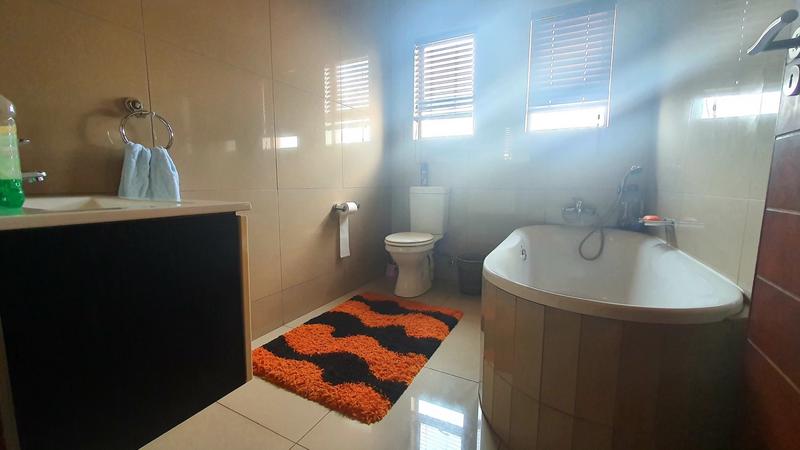 To Let 4 Bedroom Property for Rent in Stone Ridge Gauteng