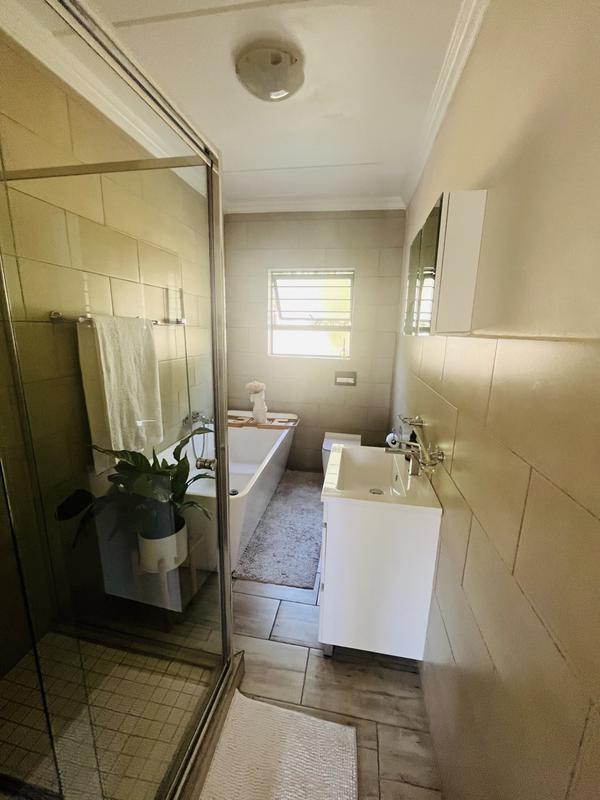 To Let 2 Bedroom Property for Rent in Broadacres Gauteng