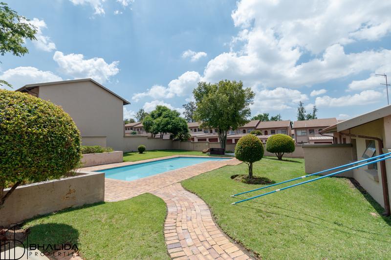 2 Bedroom Property for Sale in Buccleuch Gauteng