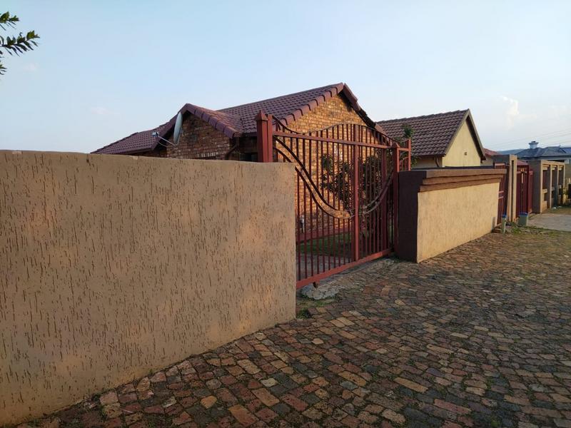 To Let 3 Bedroom Property for Rent in Danville Gauteng