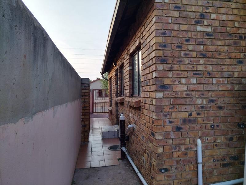 To Let 3 Bedroom Property for Rent in Danville Gauteng