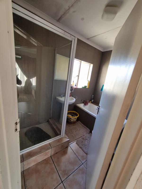 2 Bedroom Property for Sale in Kosmosdal Gauteng