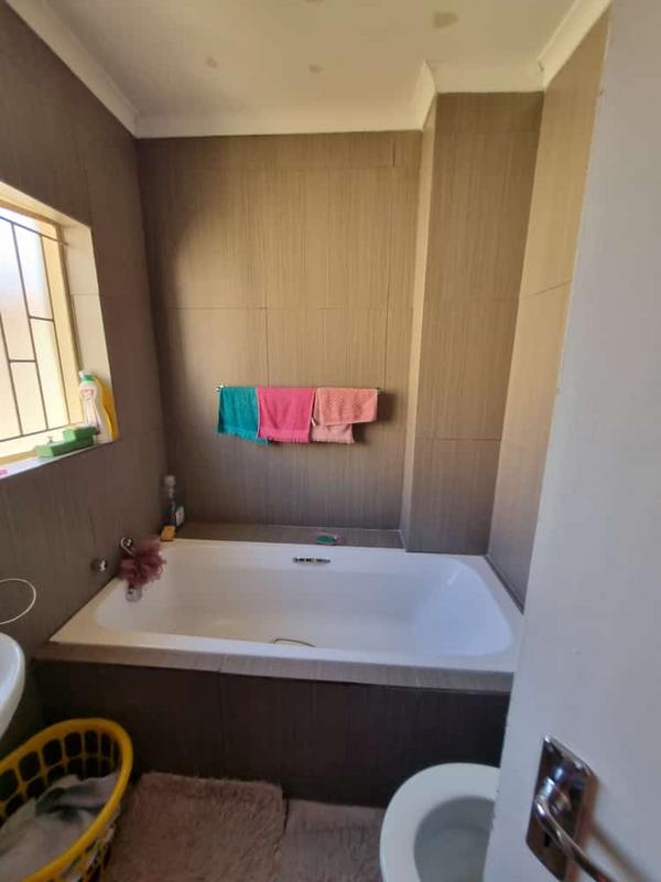 2 Bedroom Property for Sale in Kosmosdal Gauteng