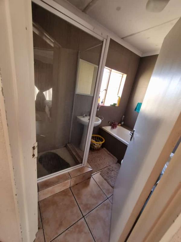 2 Bedroom Property for Sale in Kosmosdal Gauteng