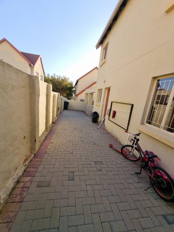 2 Bedroom Property for Sale in Kosmosdal Gauteng