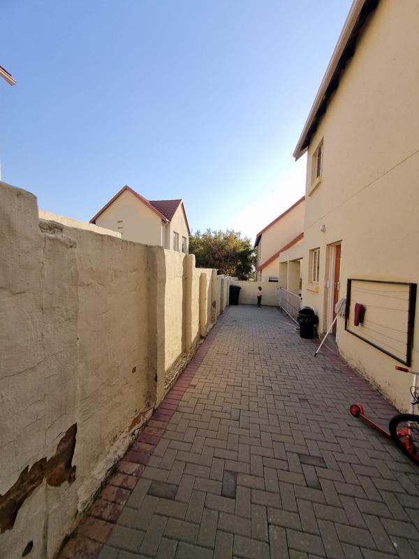 2 Bedroom Property for Sale in Kosmosdal Gauteng