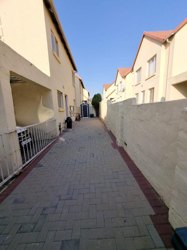 2 Bedroom Property for Sale in Kosmosdal Gauteng