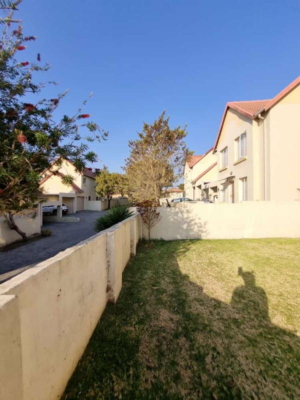 2 Bedroom Property for Sale in Kosmosdal Gauteng