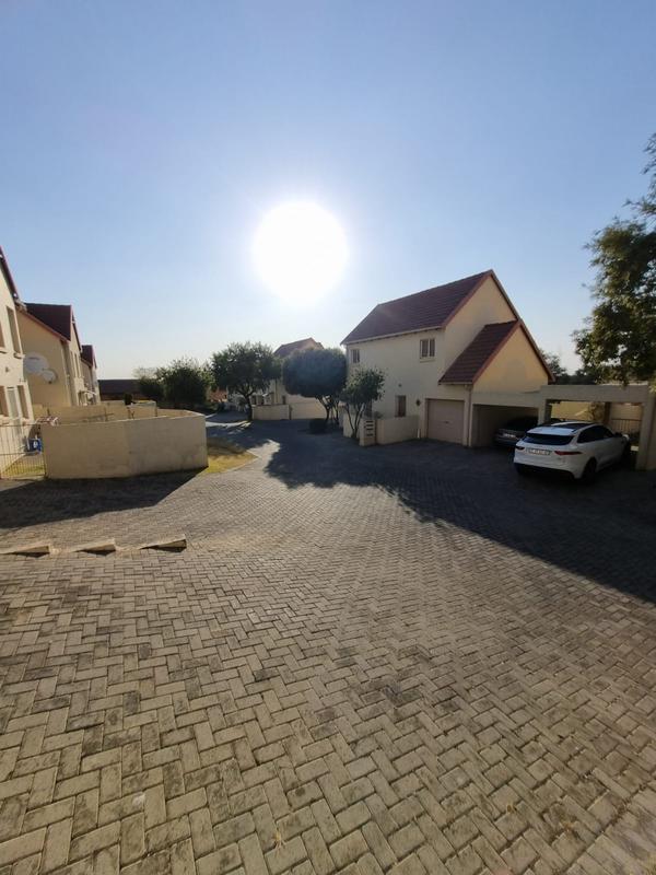 2 Bedroom Property for Sale in Kosmosdal Gauteng