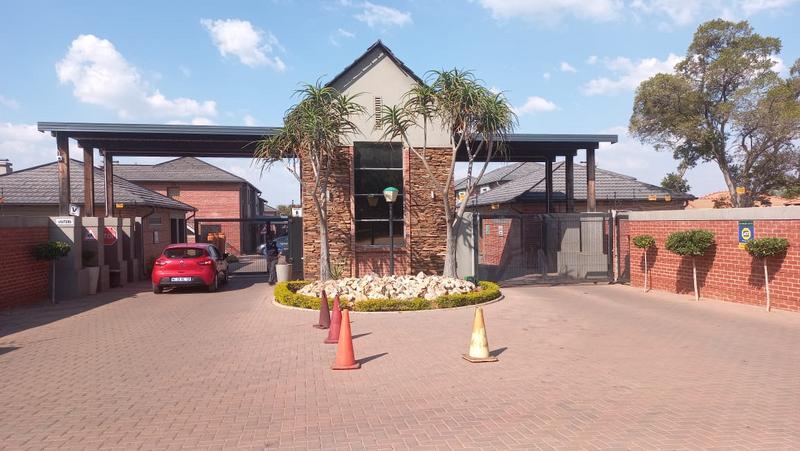 2 Bedroom Property for Sale in Andeon Gauteng