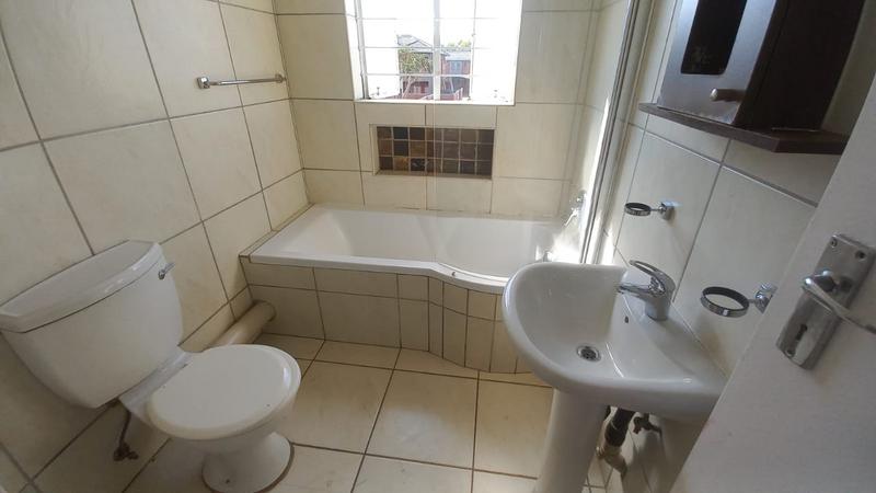2 Bedroom Property for Sale in Andeon Gauteng