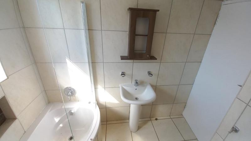 2 Bedroom Property for Sale in Andeon Gauteng