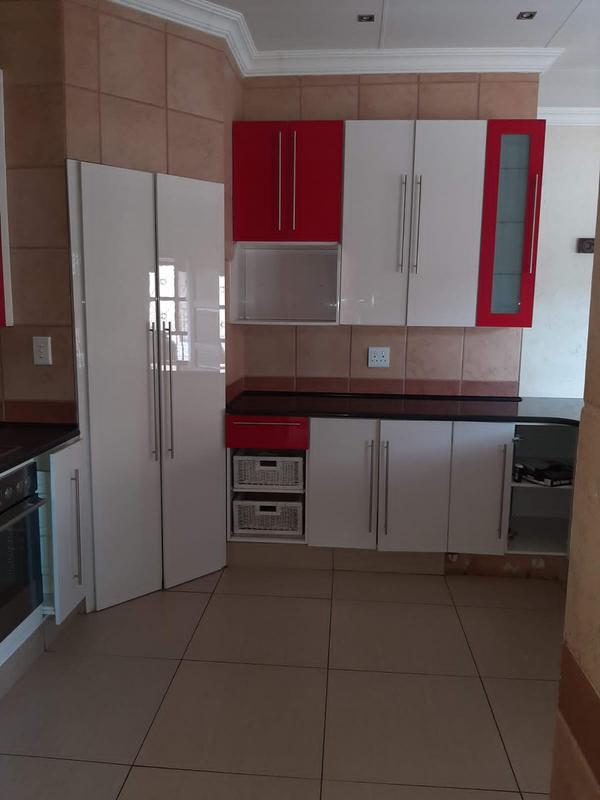 4 Bedroom Property for Sale in Annlin Gauteng