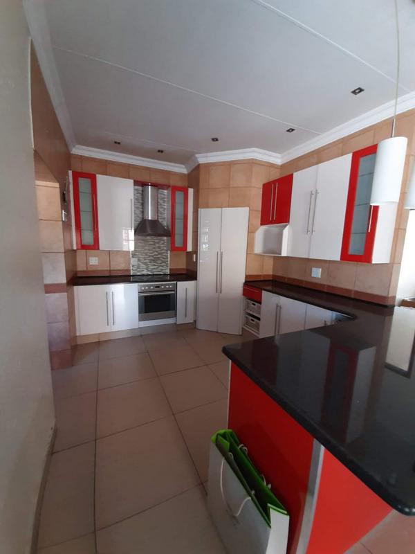 4 Bedroom Property for Sale in Annlin Gauteng