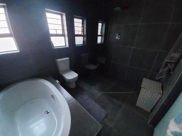 4 Bedroom Property for Sale in Petersfield Gauteng