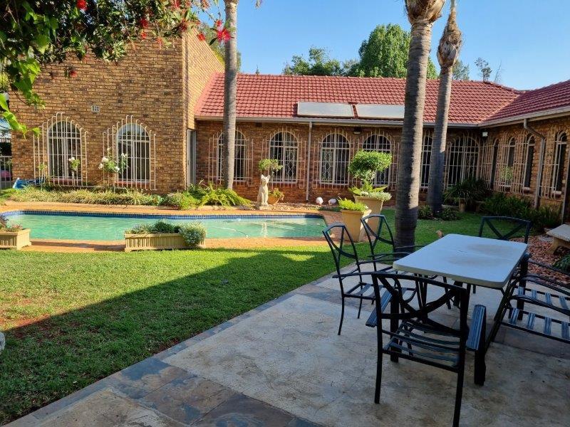 4 Bedroom Property for Sale in Petersfield Gauteng