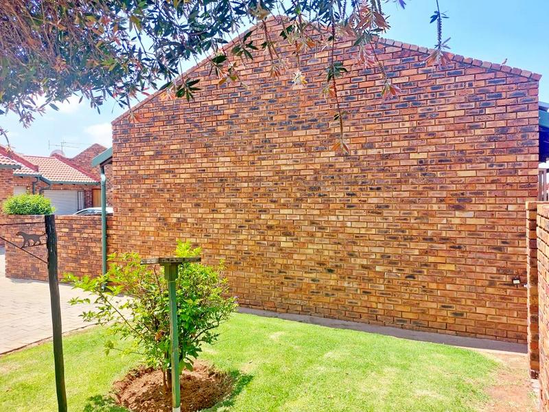 2 Bedroom Property for Sale in Birchleigh Gauteng