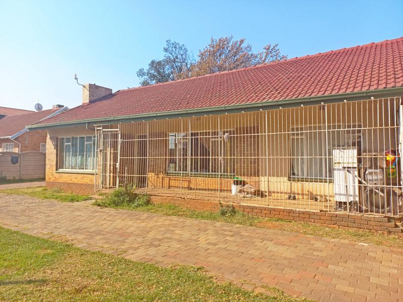 12 Bedroom Property for Sale in Rhodesfield Gauteng