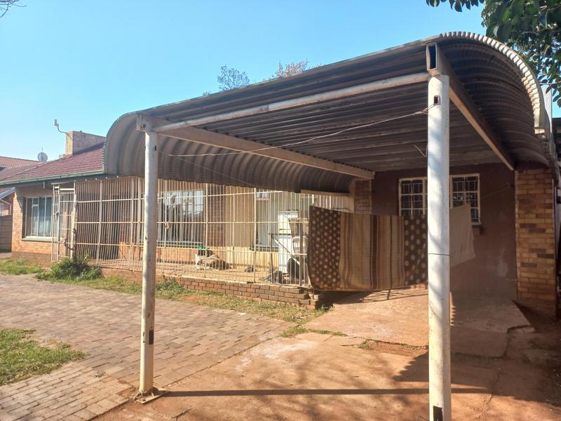 12 Bedroom Property for Sale in Rhodesfield Gauteng