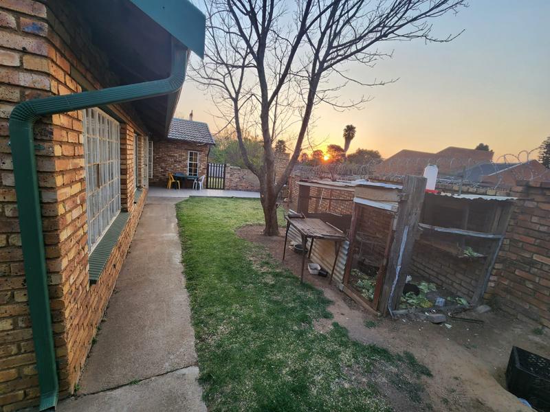 To Let 3 Bedroom Property for Rent in Birch Acres Gauteng