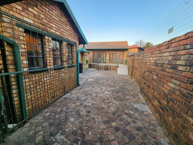 To Let 3 Bedroom Property for Rent in Birch Acres Gauteng