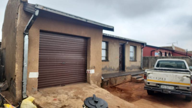 2 Bedroom Property for Sale in Emangweni Gauteng