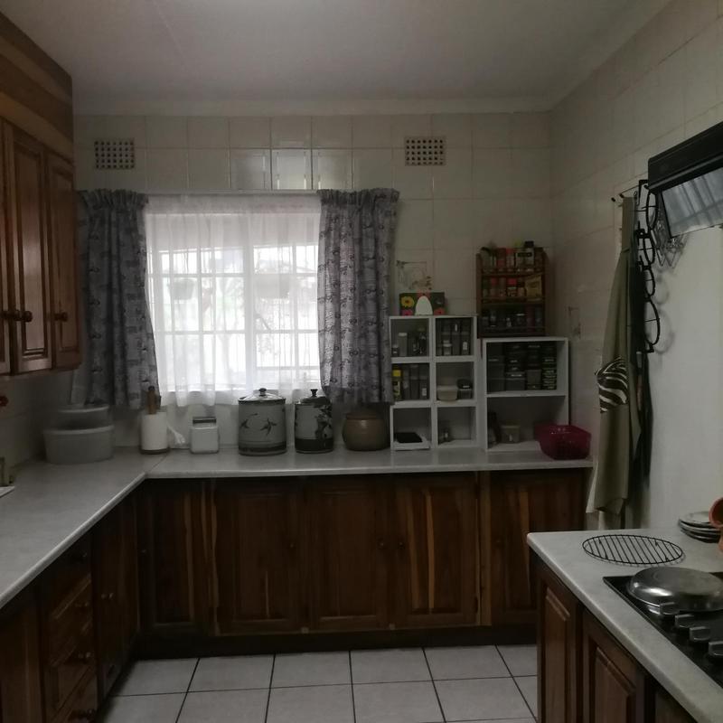 5 Bedroom Property for Sale in Garsfontein Gauteng