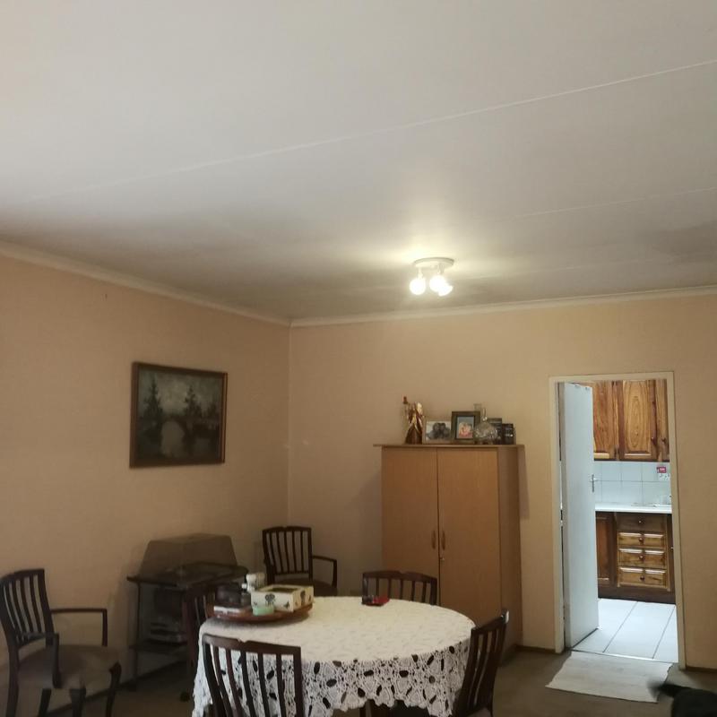 5 Bedroom Property for Sale in Garsfontein Gauteng