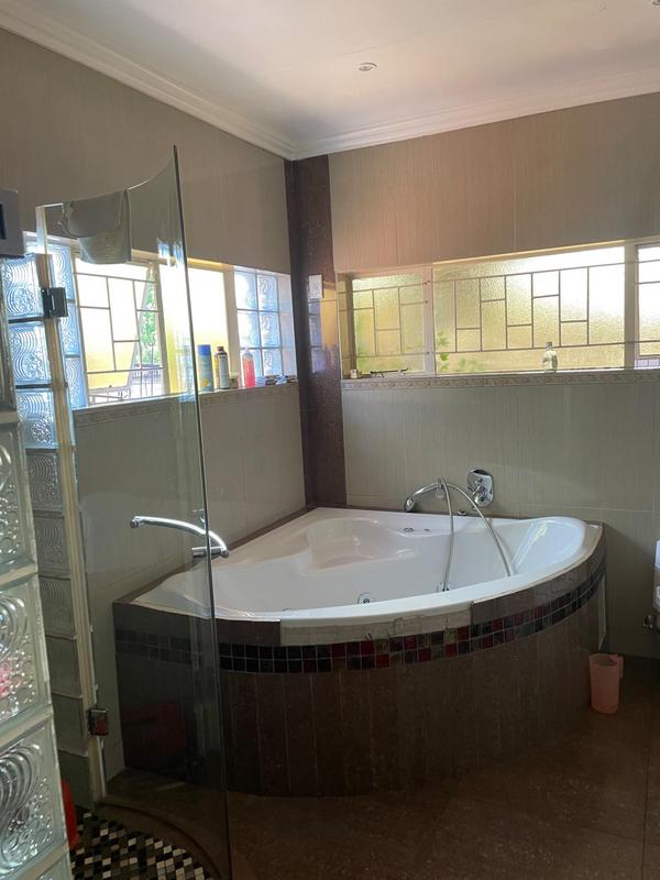 To Let 5 Bedroom Property for Rent in Erasmia Gauteng