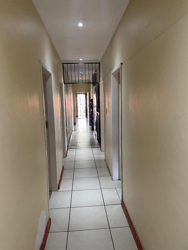 To Let 5 Bedroom Property for Rent in Erasmia Gauteng