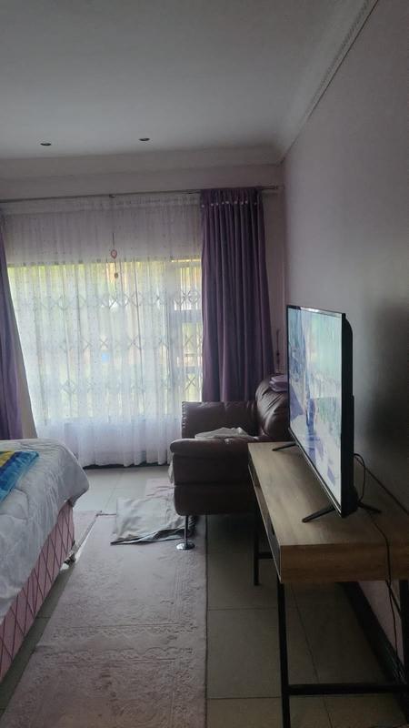 5 Bedroom Property for Sale in Erasmia Gauteng
