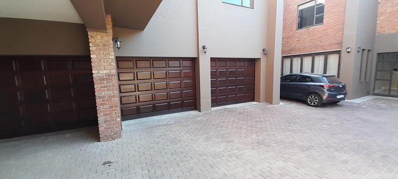 To Let 8 Bedroom Property for Rent in Melrose Gauteng