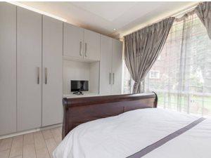 To Let 3 Bedroom Property for Rent in Illovo Gauteng