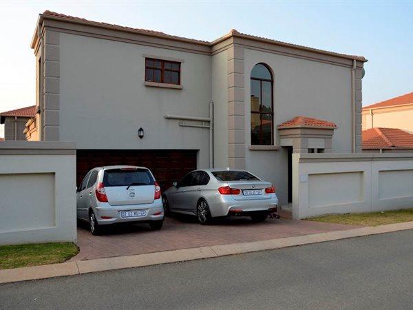 To Let 3 Bedroom Property for Rent in Morningside Gauteng