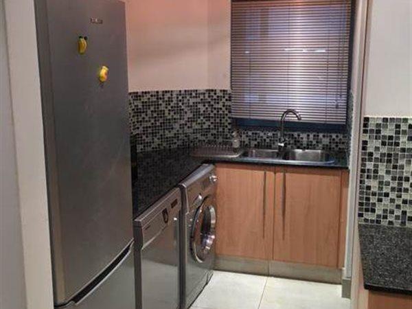 To Let 2 Bedroom Property for Rent in Sandhurst Gauteng