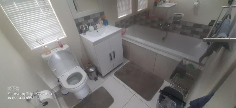 To Let 3 Bedroom Property for Rent in Sandhurst Gauteng