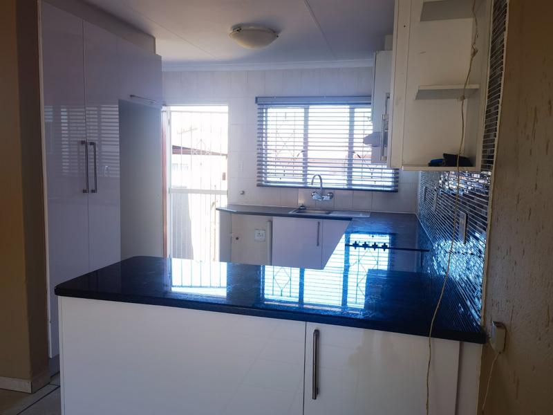 To Let 2 Bedroom Property for Rent in Georginia Gauteng