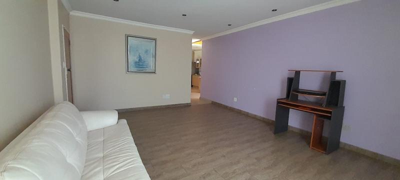 To Let 4 Bedroom Property for Rent in Helderkruin Gauteng