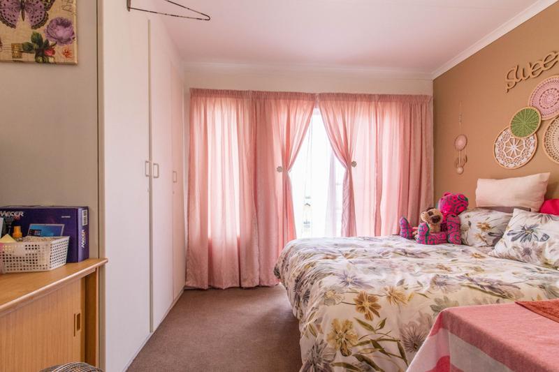 1 Bedroom Property for Sale in Roodekrans Gauteng