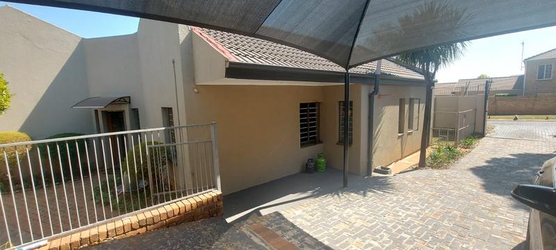 3 Bedroom Property for Sale in Weltevreden Park Gauteng