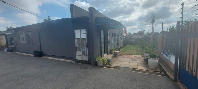 5 Bedroom Property for Sale in Montclair Gauteng