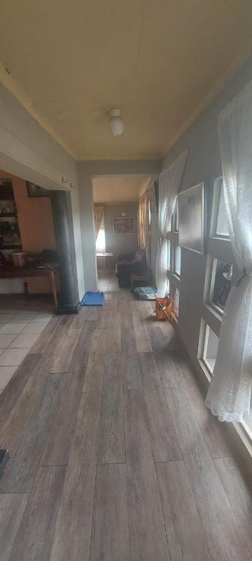 5 Bedroom Property for Sale in Montclair Gauteng
