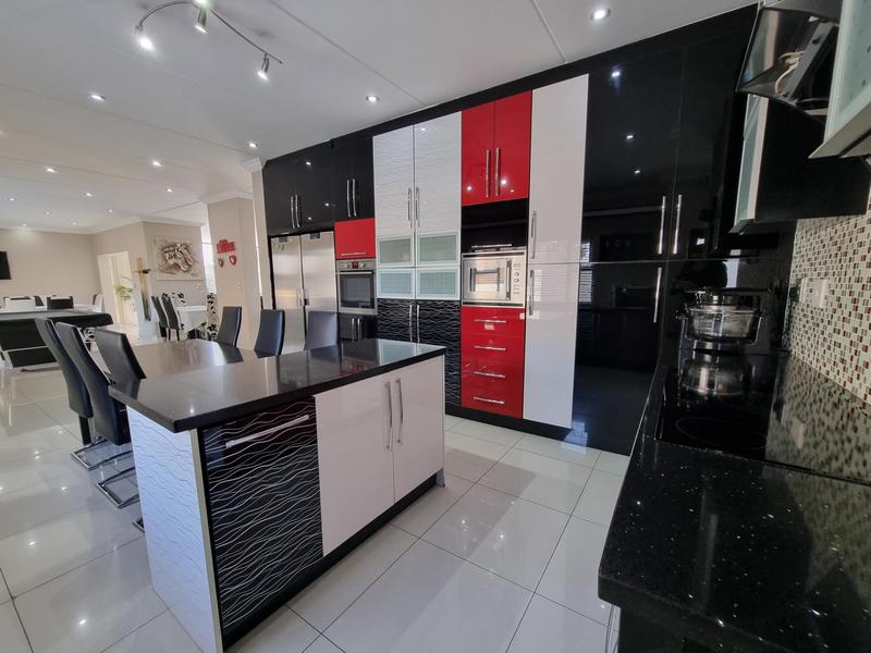 7 Bedroom Property for Sale in Kyalami Gauteng
