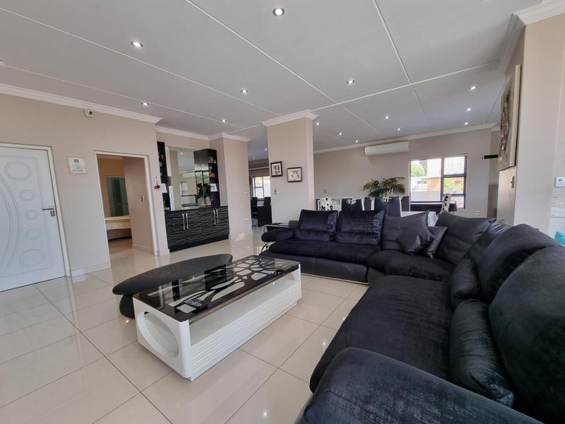 7 Bedroom Property for Sale in Kyalami Gauteng
