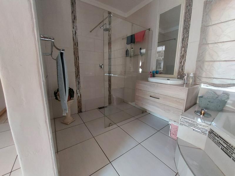 4 Bedroom Property for Sale in Suiderberg Gauteng