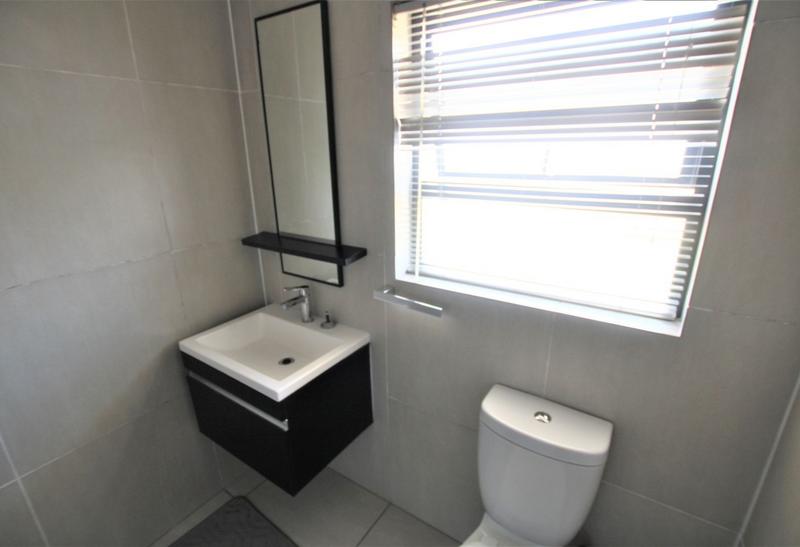 1 Bedroom Property for Sale in Greenstone Hill Gauteng